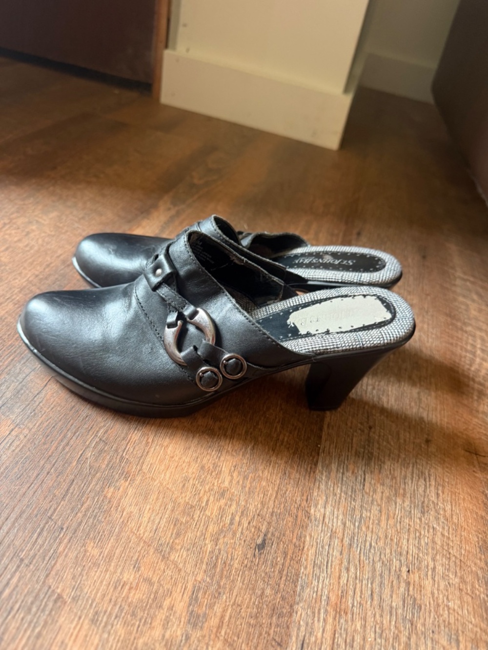 Clogs - Picture 2 of 4